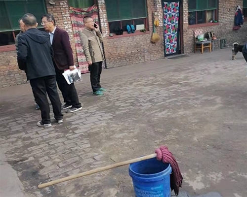 縣委、鎮(zhèn)府領(lǐng)導(dǎo)驗收工程